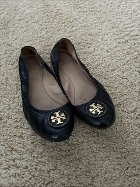 Tory Burch Black Leather Ballet Flats with Gold Emblem (size 7.5)